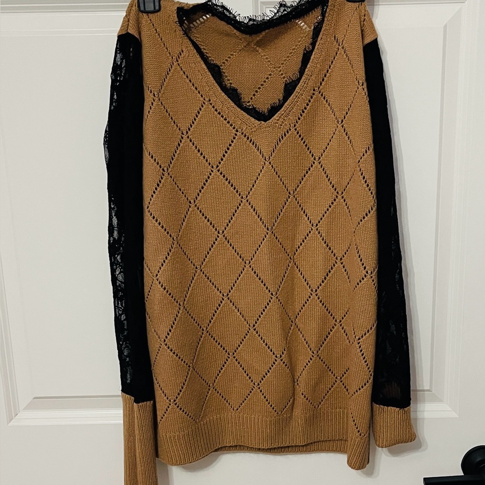 Chic V-Neck Sweater in Tan and Black